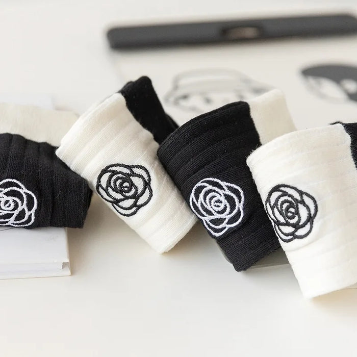 Japanese Embroidered Flowers Trendy Black Mid-tube Socks