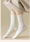 5-pairs-of-womens-socks-mid-tube-stacked-socks-solid-color-flat-bottom-casual-socks-black-and-white-spring-and-autumn-socks