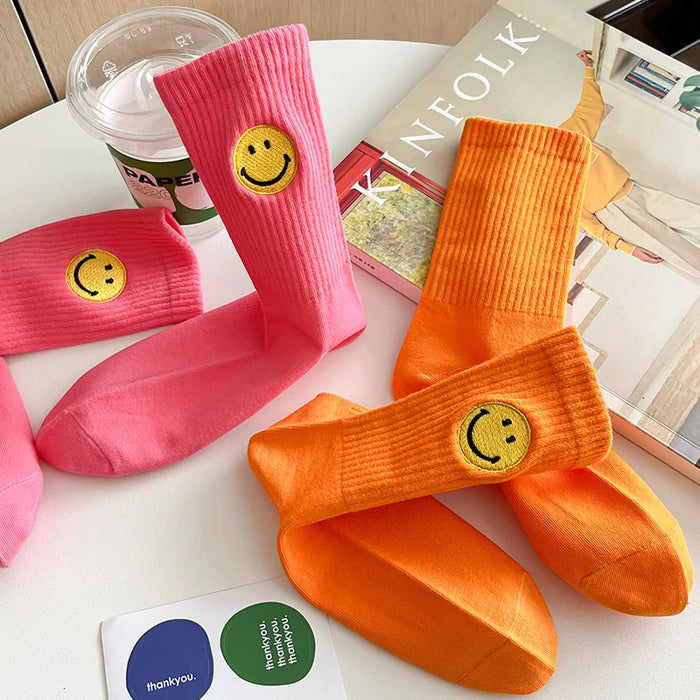 solid-color-medium-tube-socks-for-womens-fresh-smiling-face-pattern-simple-style-comfortable-breathable-girl-socks