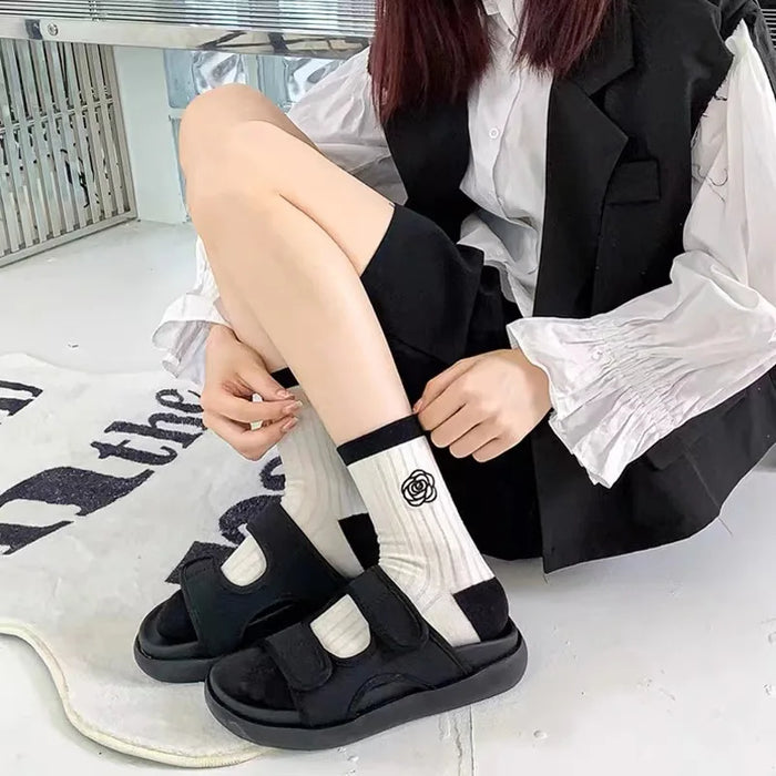 Japanese Embroidered Flowers Trendy Black Mid-tube Socks