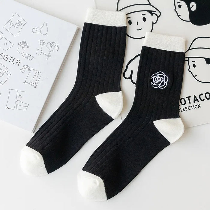 Japanese Embroidered Flowers Trendy Black Mid-tube Socks