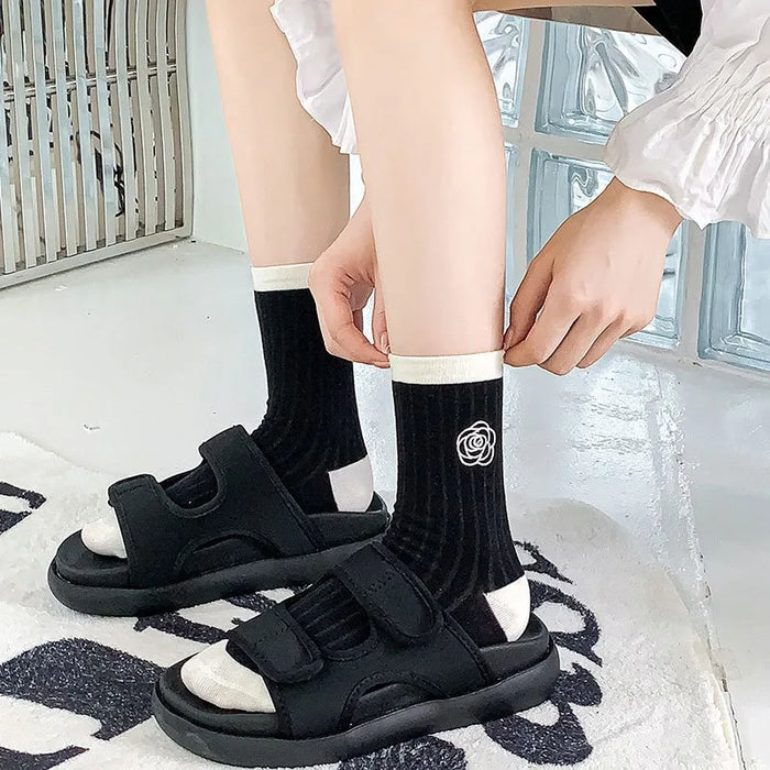Japanese Embroidered Flowers Trendy Black Mid-tube Socks