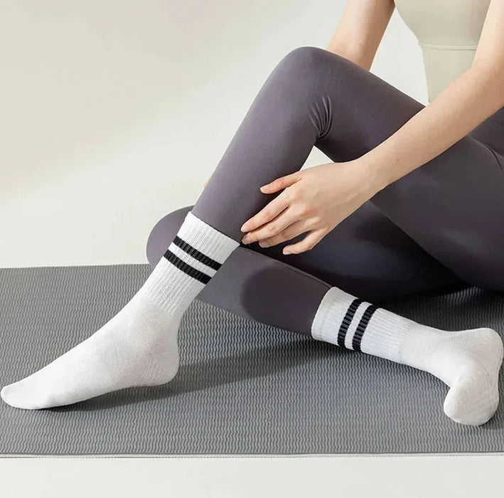4 pairs Yoga / Pilates solid mid tube socks
