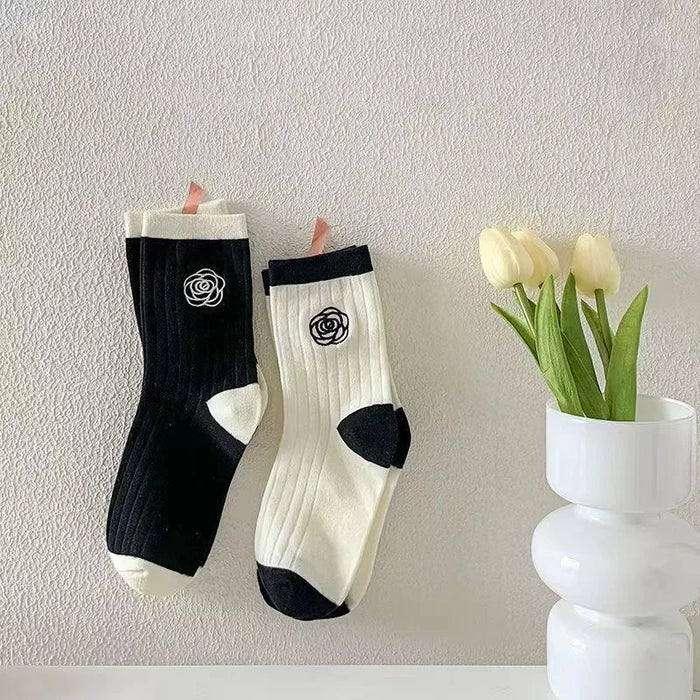 Japanese Embroidered Flowers Trendy Black Mid-tube Socks
