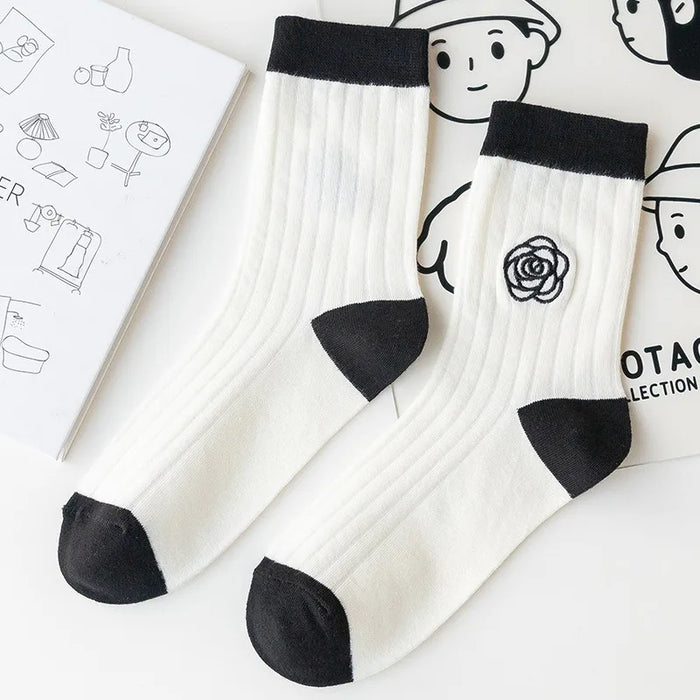 Japanese Embroidered Flowers Trendy Black Mid-tube Socks