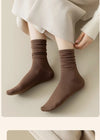 5-pairs-of-womens-socks-mid-tube-stacked-socks-solid-color-flat-bottom-casual-socks-black-and-white-spring-and-autumn-socks
