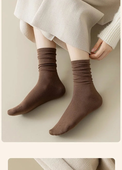 5-pairs-of-womens-socks-mid-tube-stacked-socks-solid-color-flat-bottom-casual-socks-black-and-white-spring-and-autumn-socks