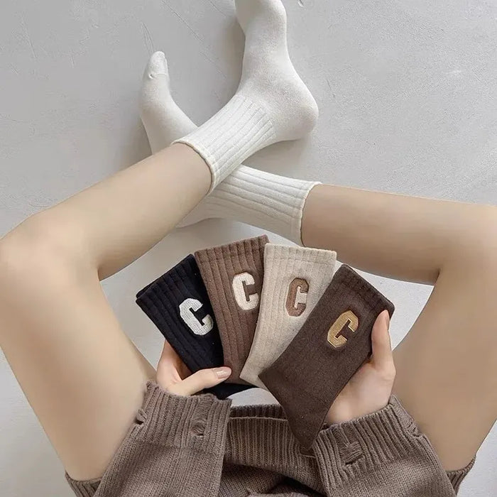 5-pairs-of-womens-c-letter-printed-socks-fashionable-and-versatile-mid-length-socks-casual-and-comfortable-sports-socks